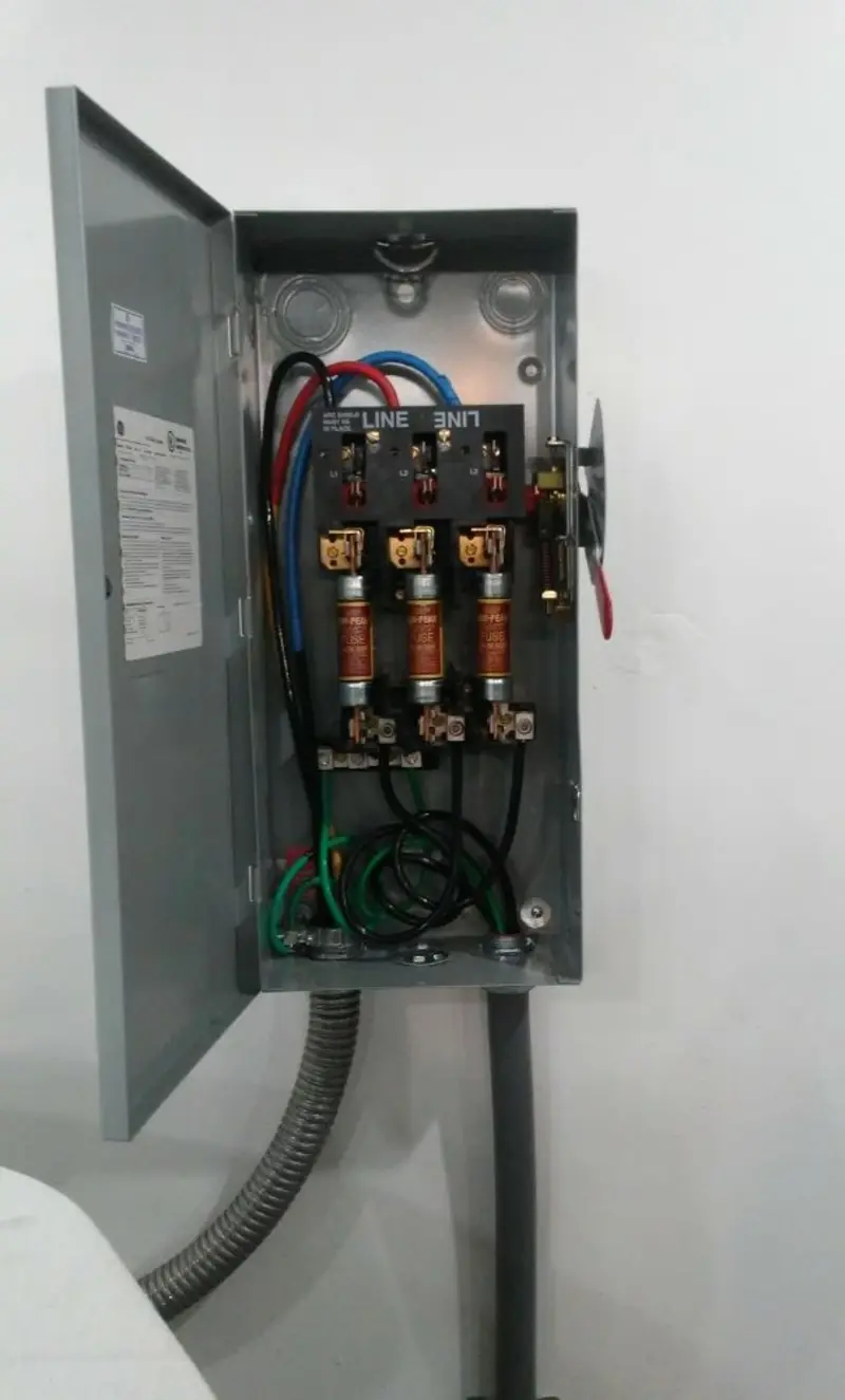 Three-phase disconnect switch installed for Smoke Detector Installation in Newark